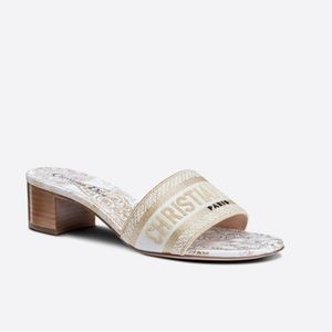 DIOR Sway Heeled Sandal Slide
GOLD-TONE METALLIC THREAD